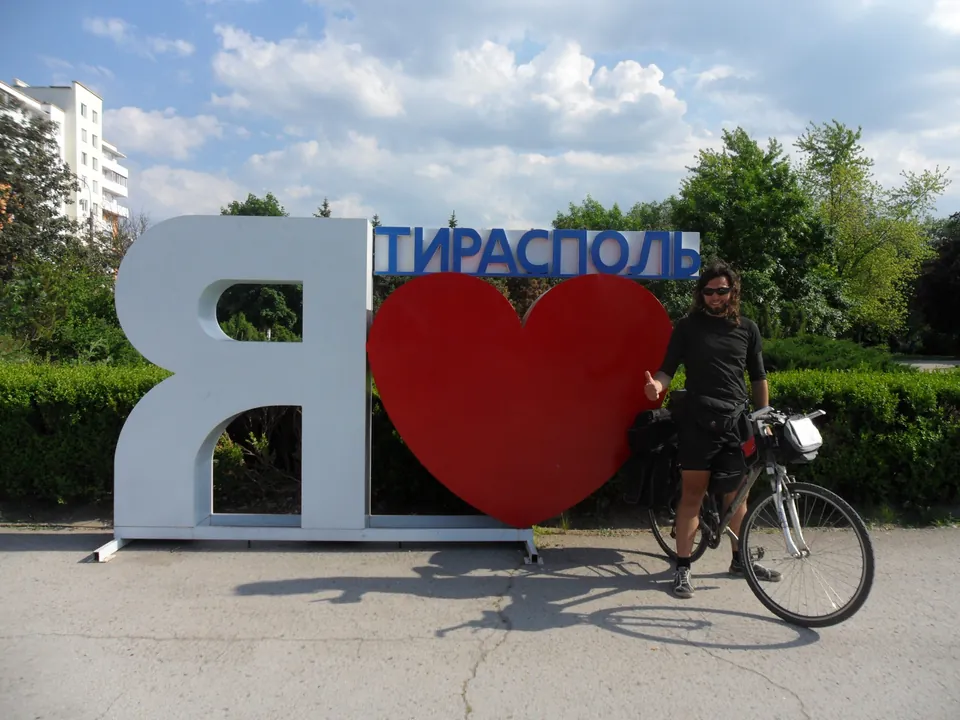 Napis „Kocham Tyraspol” w Naddniestrzu